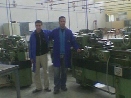 moi et mon ami wadi a proximit&eacute; des machines de tournages